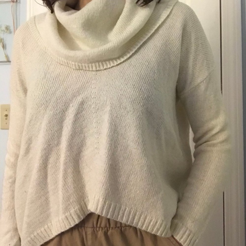 Express / Cropped White Turtleneck, XS/S
